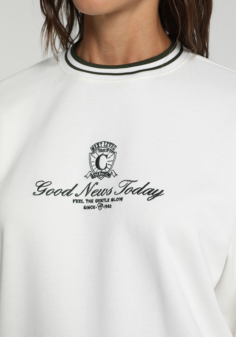 Regular Fit Yuvarlak Yaka Nakışlı Kadın Ekru Sweatshirt