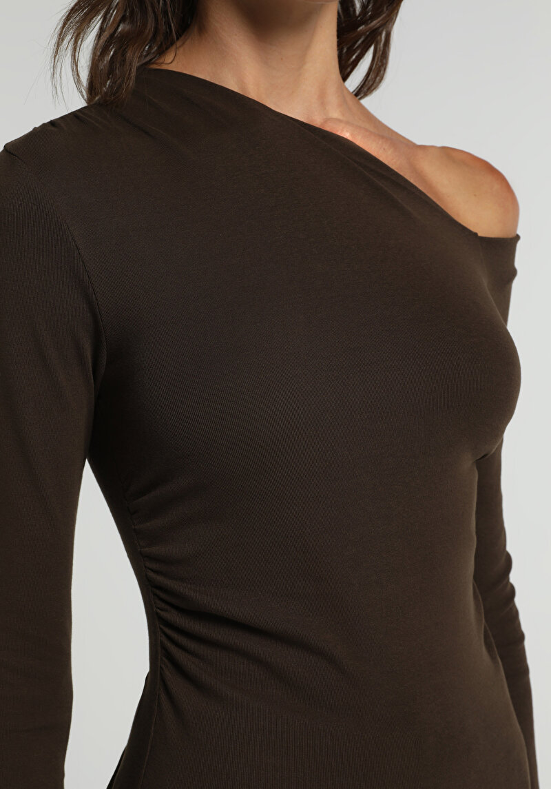 Slim Fit Asimetrik Yaka Düz Kadın Kahverengi Uzun Kol Tişört