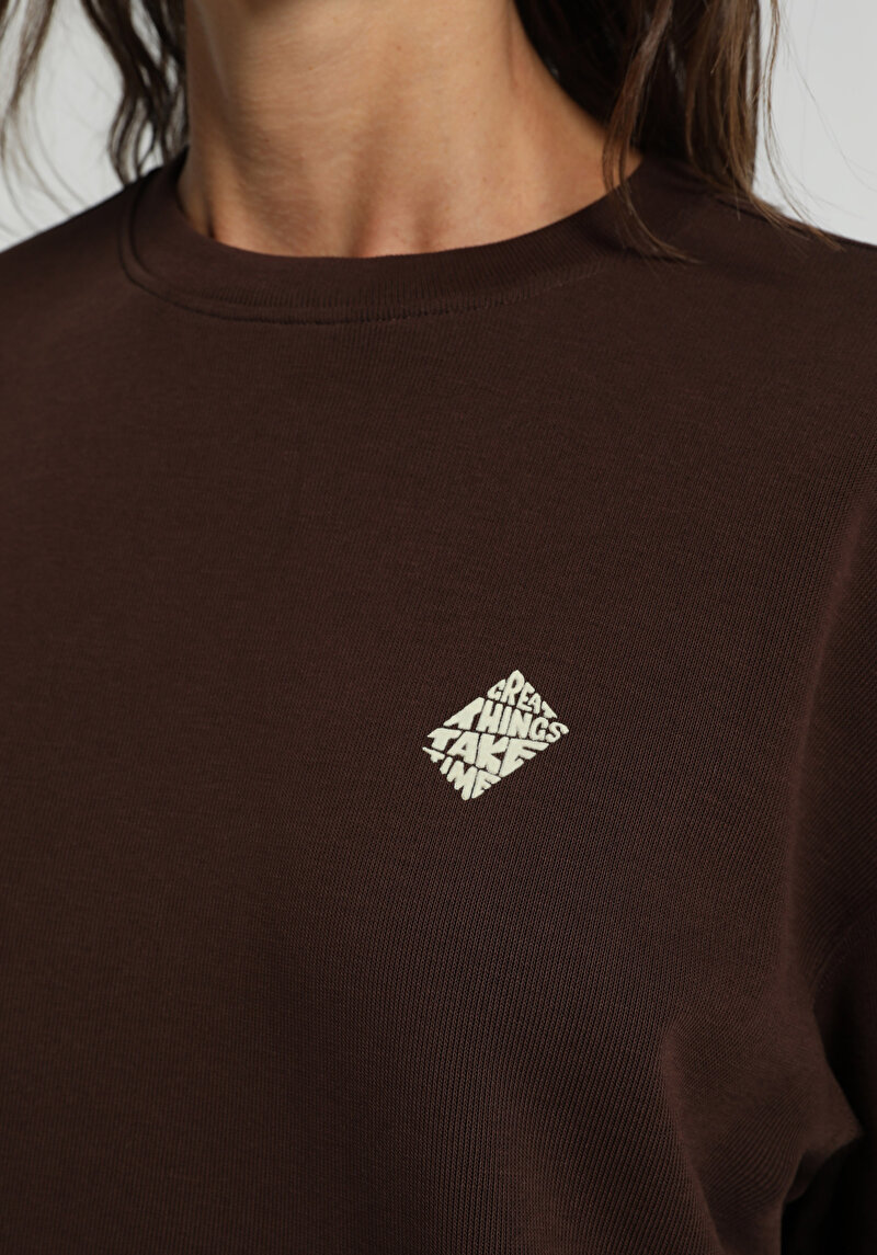 Regular Fit Yuvarlak Yaka Baskılı Kadın Kahverengi Sweatshirt