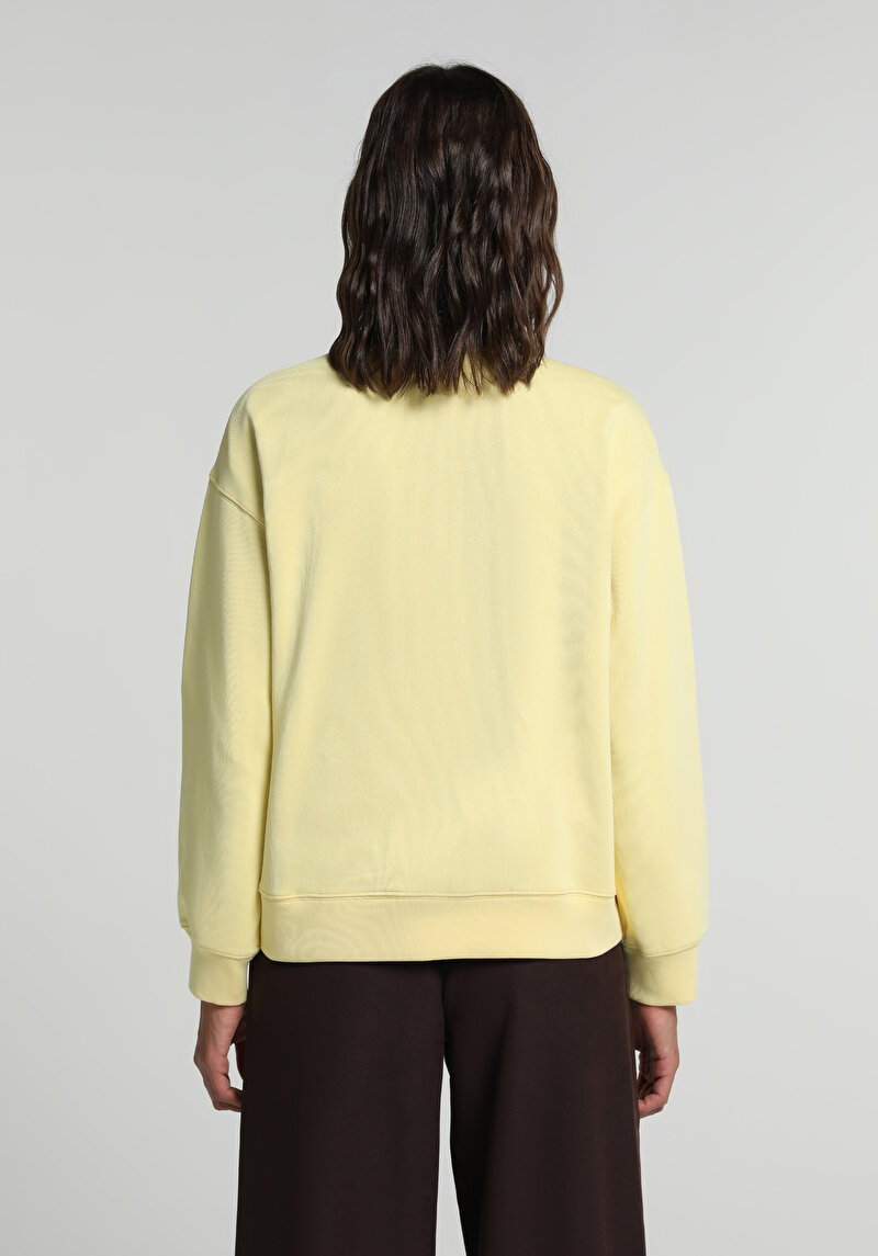 Regular Fit Yuvarlak Yaka Baskılı Kadın Sari Sweatshirt