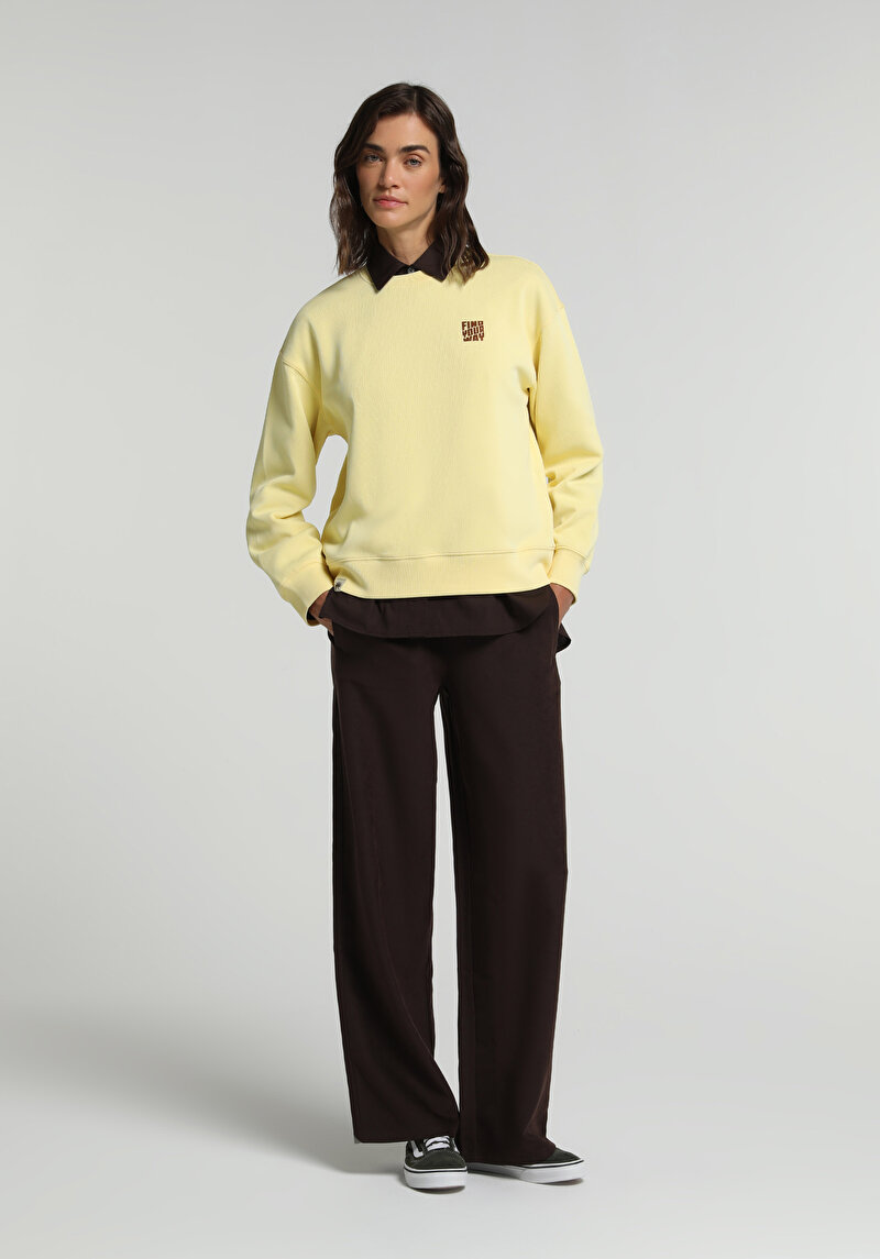 Regular Fit Yuvarlak Yaka Baskılı Kadın Sari Sweatshirt