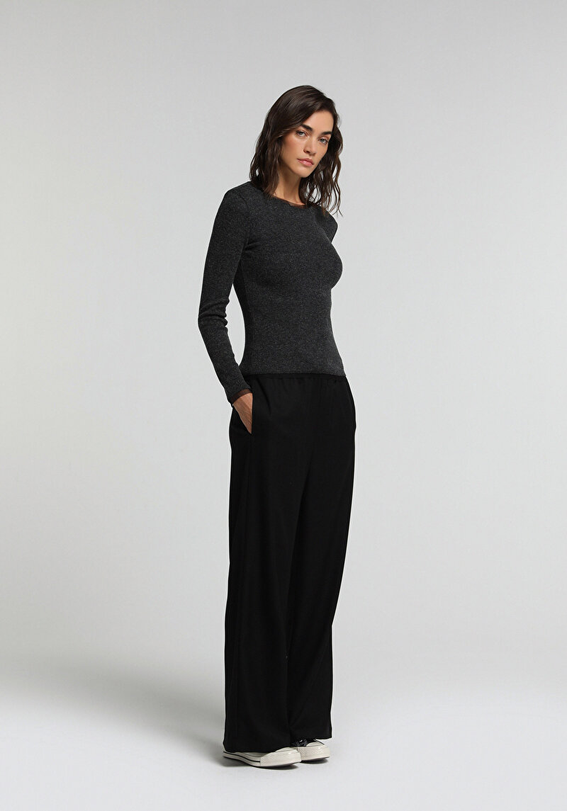 Slim Fit   Kadın Siyah  Tişört