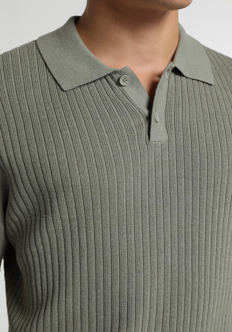 Regular Fit Polo Yaka Jakarlı Erkek Yeşil Kısa Kol Kazak