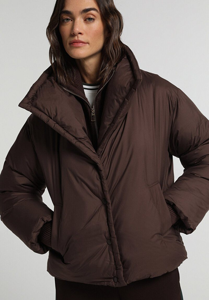 Regular Fit High Neck Fermuarlı Astarlı Suya Dayanıklı Kadın Kahverengi Mont