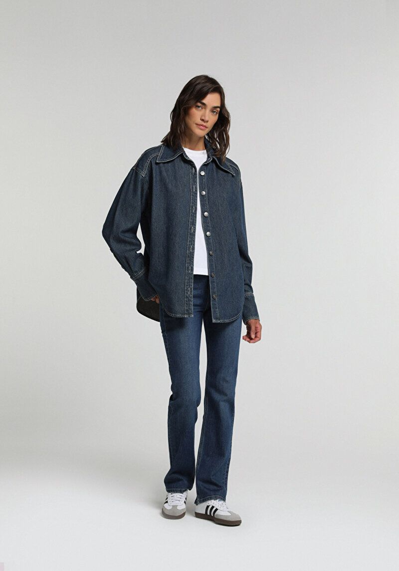 Oversize Fit Klasik Yaka Düz Kadın Mid İndigo Denim Uzun Kol Gömlek