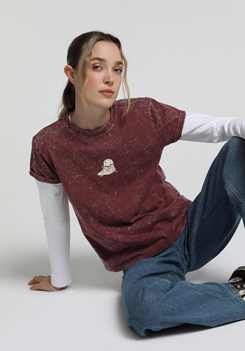 Slim Fit Yuvarlak Yaka Baskılı Kadın Bordo Kısa Kol Tişört