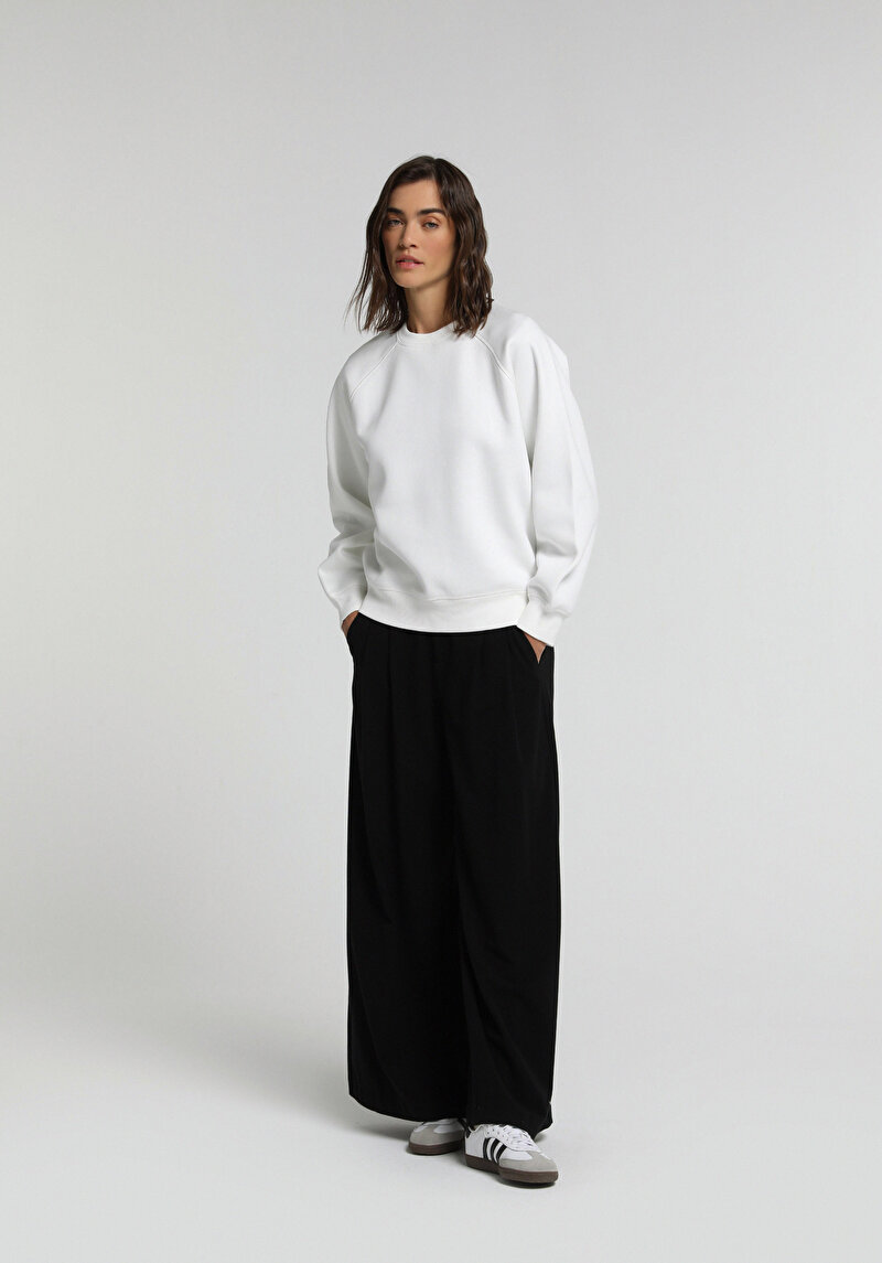 Regular Fit Yuvarlak Yaka Düz Kadın Beyaz Sweatshirt