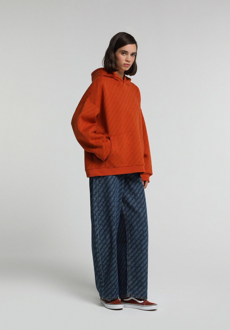 Oversize Fit Kapüşonlu Baskılı Erkek Tarçın Kahvesi Sweatshirt
