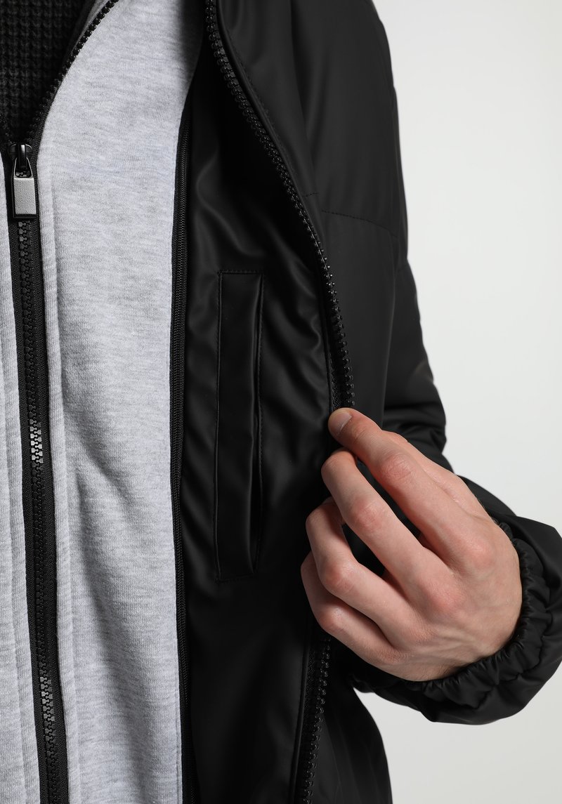 Regular Fit Kapüşonlu Fermuarlı Astarlı  Erkek Siyah Mont Pu