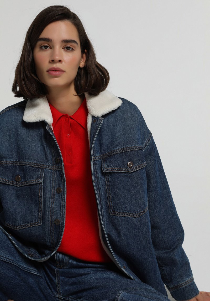 Oversize Fit Çıtçıtlı Astarsız Kürklü Kadın Dark İndigo Denim Ceket