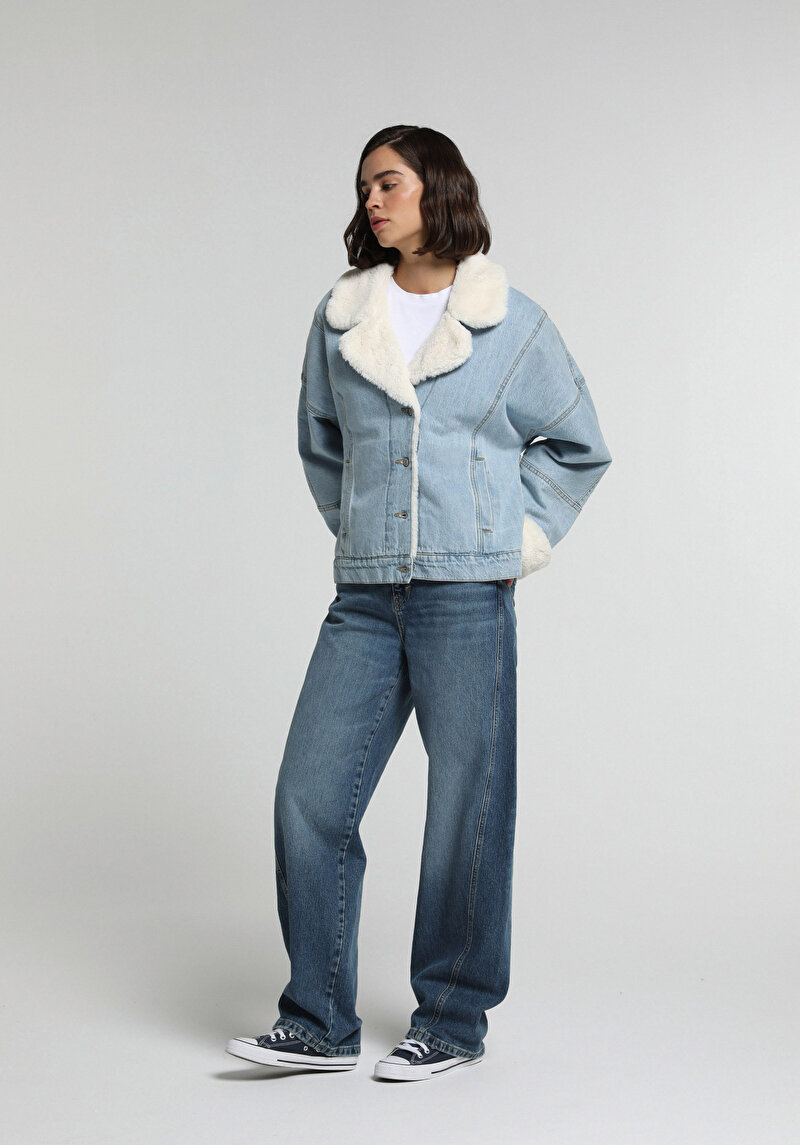 Oversize Fit Düğmeli Astarlı Kürklü Kadın Bleach İndigo Denim Ceket