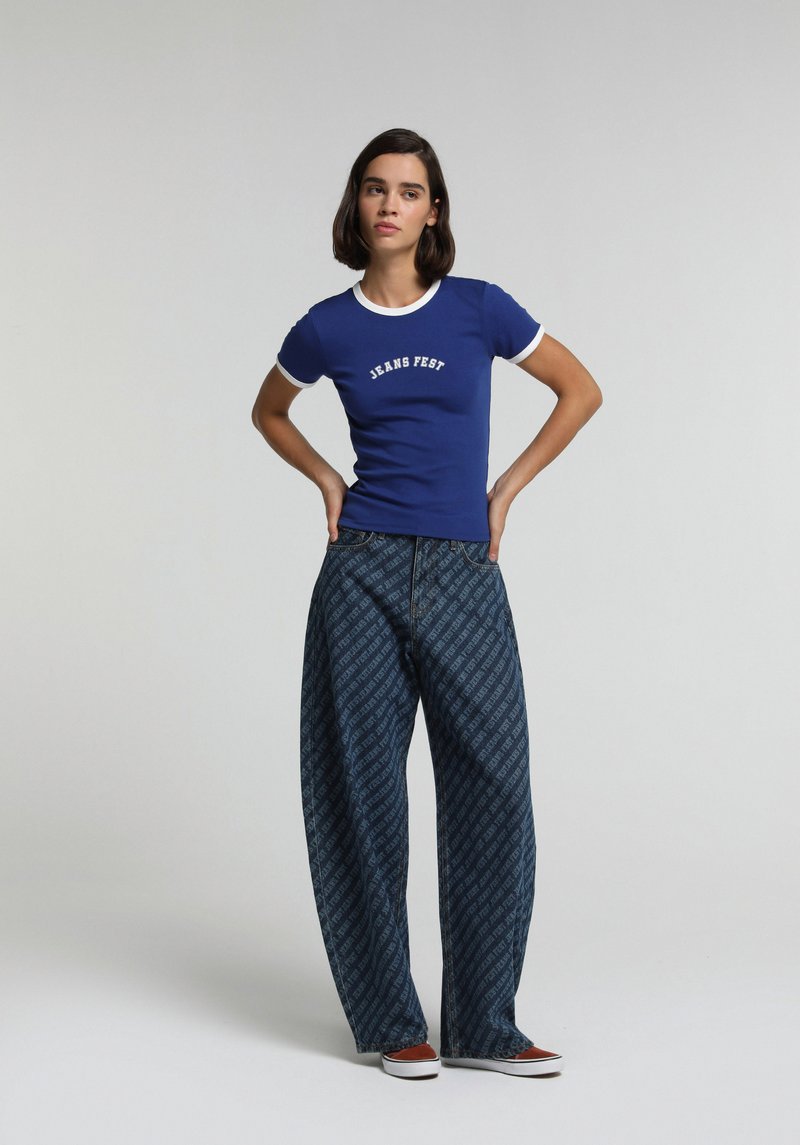 Slim Fit Yuvarlak Yaka Baskılı Kadın Mavi Kısa Kol Tişört