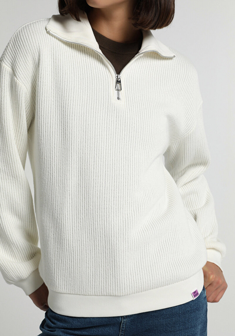 Regular Fit Fermuarlı Nakışlı Kadın Ekru Sweatshirt