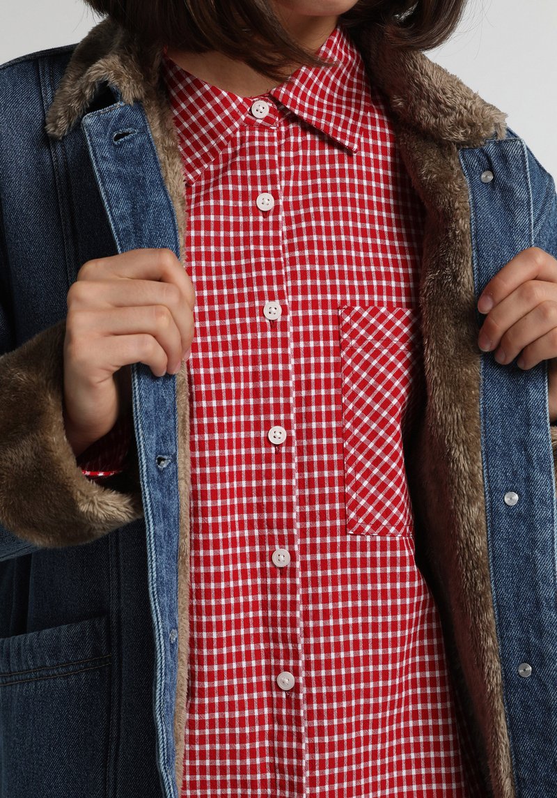 Denim kumaş şardonla lamine edilmiştir Regular Fit Düğmeli Astarsız  Kadın Mid İndigo Denim Ceket