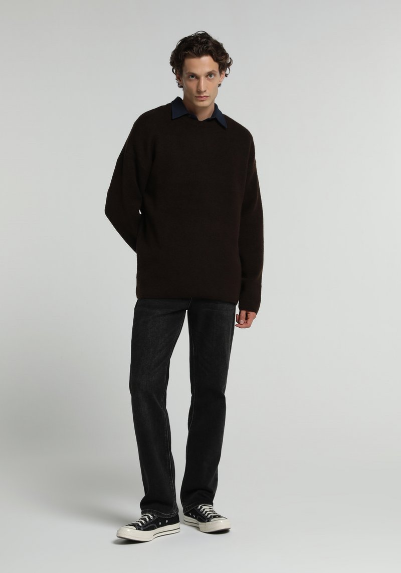 Oversize Fit Yuvarlak Yaka Düz Erkek Kahverengi Kazak
