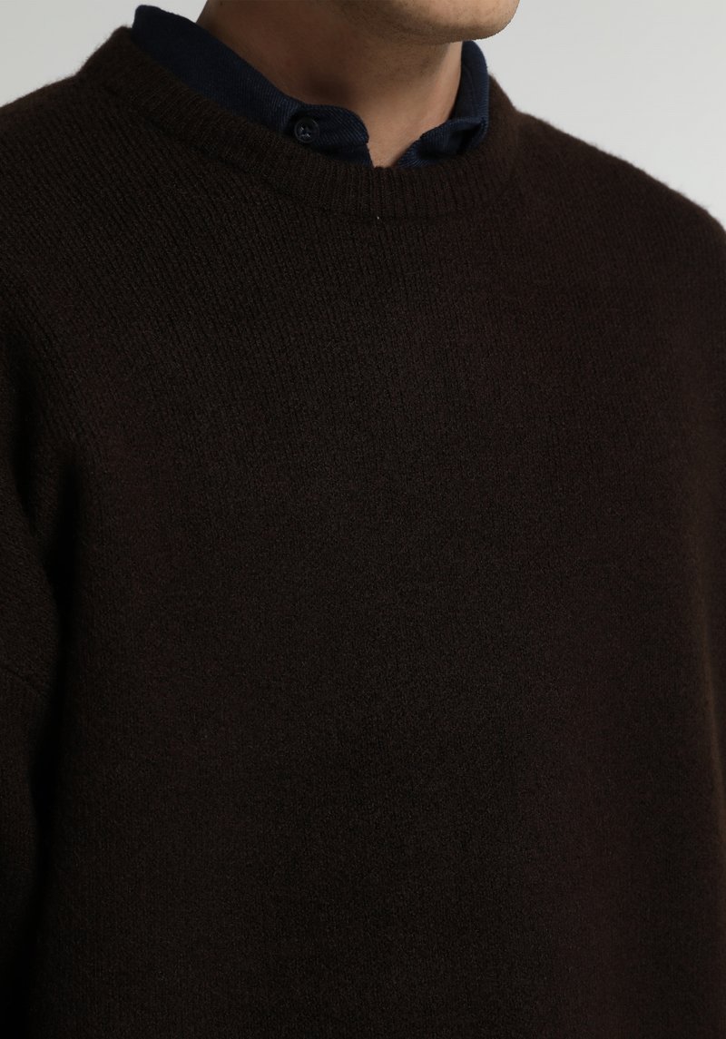 Oversize Fit Yuvarlak Yaka Düz Erkek Kahverengi Kazak