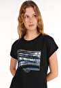 thumb-Regular Fit Yuvarlak Yaka Desen Baskılı Kadın Siyah Kısa Kol Tişört