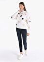 thumb-Regular Fit Yuvarlak Yaka Baskılı Kadın Beyaz Kazak