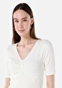 thumb-Slim Fit V Yaka Jakarlı Kadın Beyaz Kısa Kol Tişört