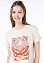 thumb-Regular Fit Yuvarlak Yaka Baskılı Kadın Ekru Kısa Kol Tişört