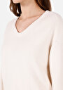 thumb-Regular Fit V Yaka Düz Kadın Ekru Kazak