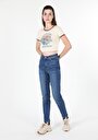 mom-fit-yuksel-bel-daralan-paca-kadin-mavi-jean-pantolon