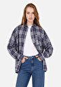 relax-fit-shirt-neck-ekoseli-kadin-lacivert-uzun-kol-gomlek