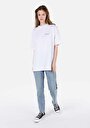 thumb-Comfort Fit Yuvarlak Yaka Baskılı Kadın Cepsiz Beyaz Kısa Kol Tişört