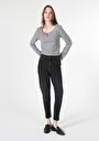 mom-fit-yuksel-bel-daralan-paca-kadin-denim-jean-pantolon