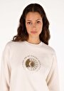 thumb-Regular Fit Yuvarlak Yaka Baskılı Kadın Beyaz Sweatshirt