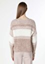 thumb-Regular Fit V Yaka Çizgili Kadın Bej Kazak