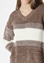 thumb-Regular Fit V Yaka Çizgili Kadın Bej Kazak