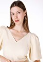 thumb-Slim Fit V Yaka Düz Kadın Ekru Kısa Kol Tişört