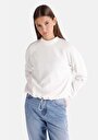 thumb-Regular Fit Yuvarlak Yaka Jakarlı Kadın Beyaz Uzun Kol Tişört