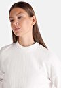 thumb-Regular Fit Yuvarlak Yaka Jakarlı Kadın Beyaz Uzun Kol Tişört