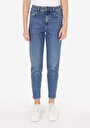 thumb-Mom Fit Daralan Paça Fermuarlı Kadın İndigo Jean Pantolon