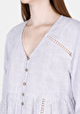 thumb-Regular Fit V Yaka Çizgili Kadın Beyaz Uzun Kol Gömlek