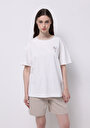 thumb-Relax Fit Yuvarlak Yaka Nakışlı Kadın Beyaz Kısa Kol Tişört