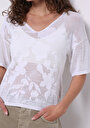 thumb-Regular Fit V Yaka Çiçekli Kadın Beyaz Kısa Kol Kazak