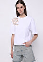 thumb-Regular Fit Yuvarlak Yaka Pamuklu Nakışlı Kadın Beyaz Kısa Kol Tişört
