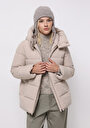 thumb-Regular Fit Kapüşonlu Fermuarlı Astarlı Suya Dayanıklı Kadın Bej Mont