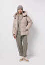 thumb-Regular Fit Kapüşonlu Fermuarlı Astarlı Suya Dayanıklı Kadın Bej Mont