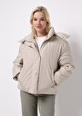 thumb-Regular Fit Kapüşonlu Fermuarlı Astarlı Çıkarılabilir Kapüşonlu Kadın Bej Mont