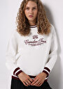 thumb-Regular Fit Yuvarlak Yaka Nakışlı Kadın Beyaz Sweatshirt