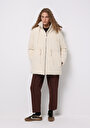 thumb-Regular Fit Kapüşonlu Fermuarlı Astarlı Çıkarılabilir Kapüşonlu Kadın Ekru Mont