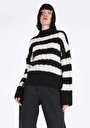 thumb-Regular Fit Yarım Balıkçı Yaka Çizgili Kadın Siyah Kazak