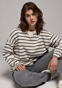 thumb-Relax Fit Yuvarlak Yaka Çizgili Kadın Ekru Sweatshirt