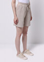 thumb-Regular Fit Orta Bel Baskılı Kadın Bej Şort