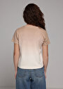 thumb-Regular Fit Yuvarlak Yaka Baskılı Kadın Bej Kısa Kol Tişört