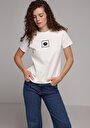 thumb-Regular Fit Yuvarlak Yaka Nakışlı Kadın Beyaz Kısa Kol Tişört
